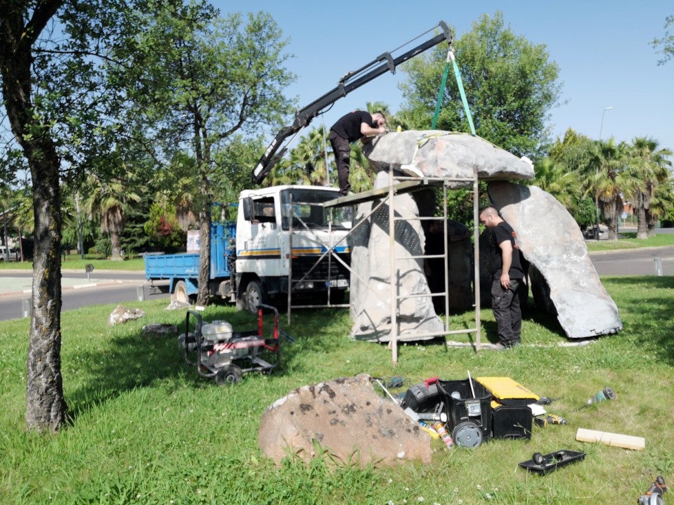 Fotos: Replica del Dolmen El Rebellao