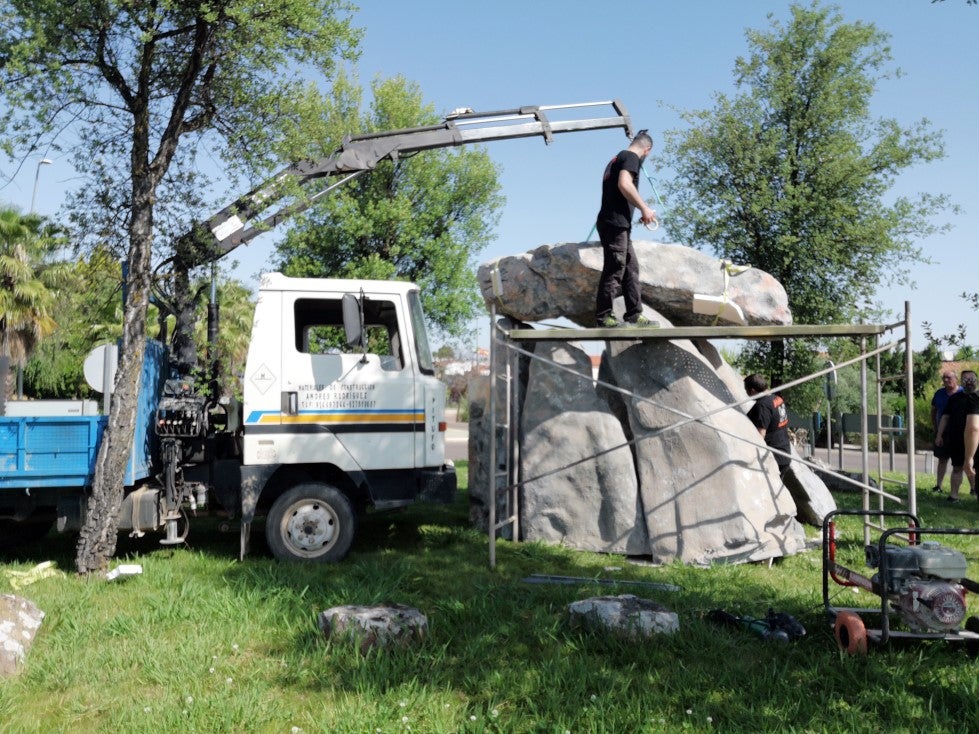 Fotos: Replica del Dolmen El Rebellao