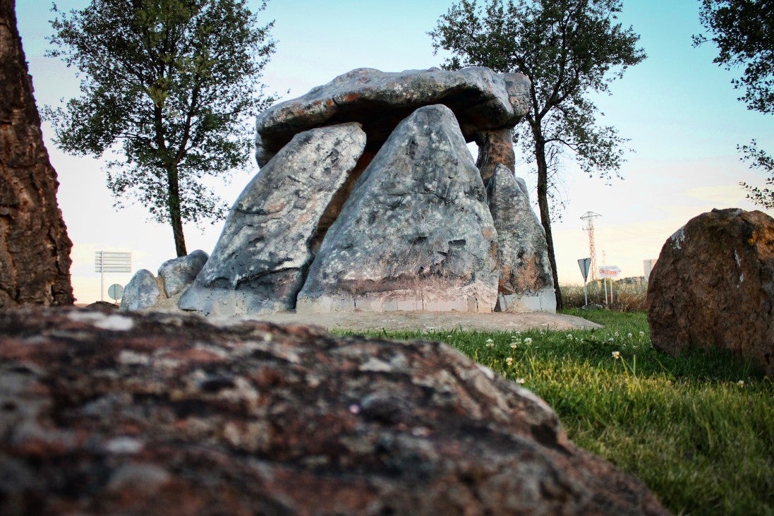 Fotos: Replica del Dolmen El Rebellao