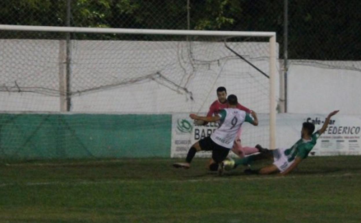 Toscanini marca su cuarto gol de la tarde, el quinto del Jerez