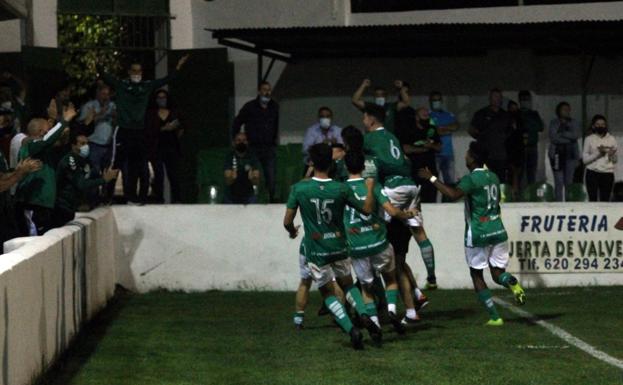 Imagen. Celebración del gol del empate de Ze Pedro, en el minuto 92