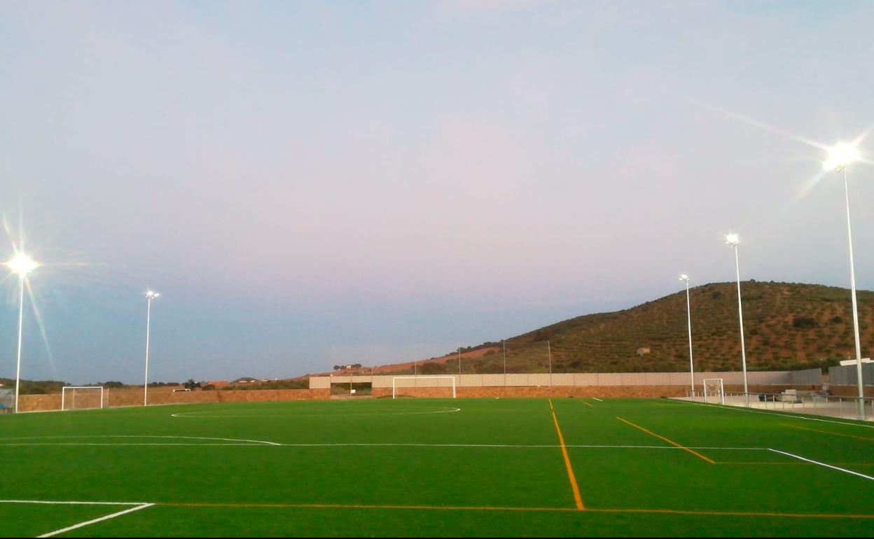 Ya está en funcionamiento la iluminación del nuevo campo de fútbol