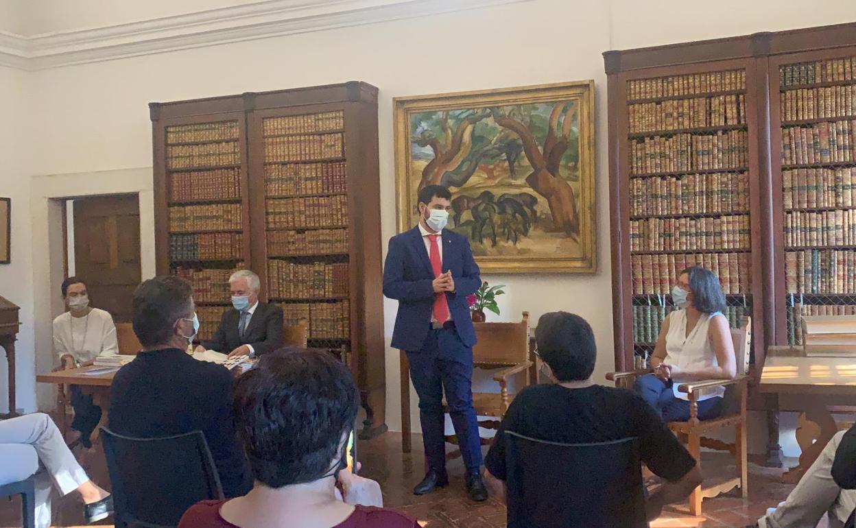 Noé Conejo presenta un nuevo libro en el Palacio Ducal de Vila Viçosa