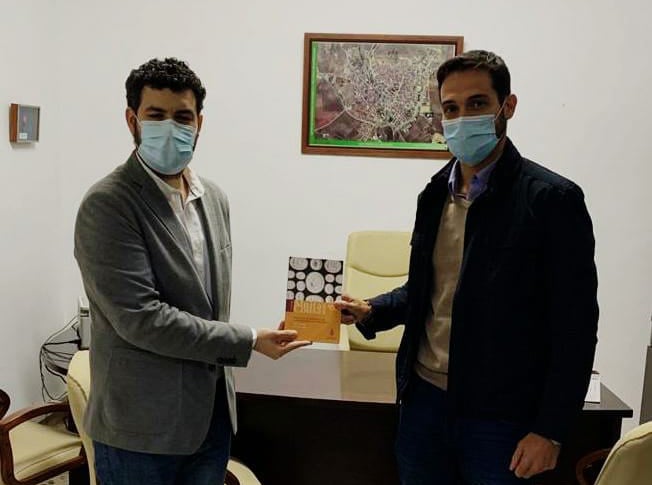 Recibimiento del alcalde a Noé Conejo