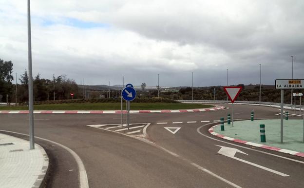 Nueva rotonda en el cruce de la carretera de La Albuera