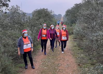 Imagen secundaria 1 - Celebrada la ruta senderista solidaria
