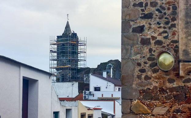 Torre de la Iglesia desde el callejón Monroy