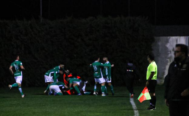 Imagen. Celebración del tercer tanto valverdeño