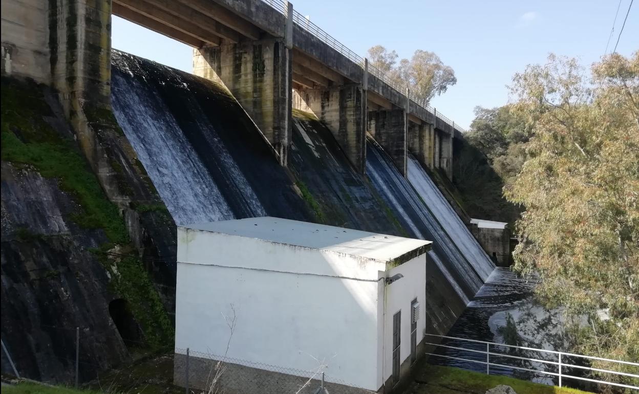 Piedra Aguda apura sus últimos instantes vertiendo agua
