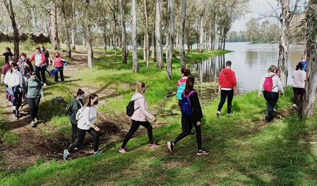 La marcha pasó por el pantano de Piedra Aguda
