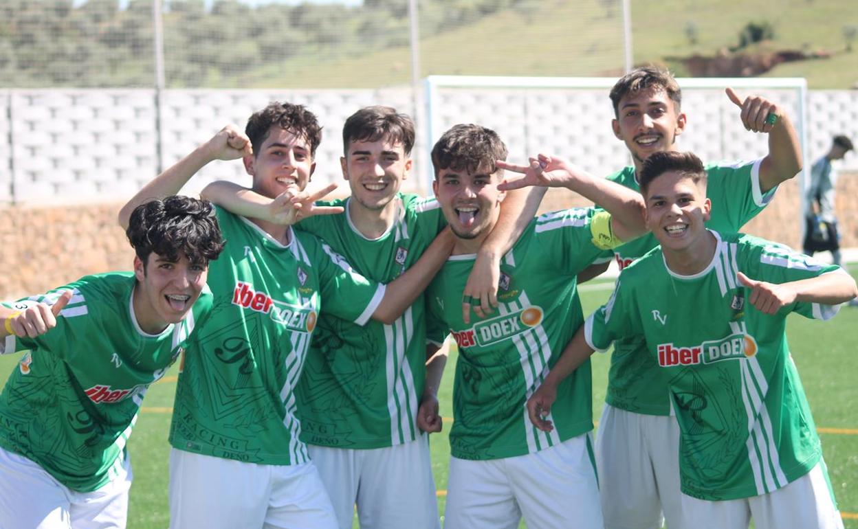 Los valverdeños celebran el gol de LLera