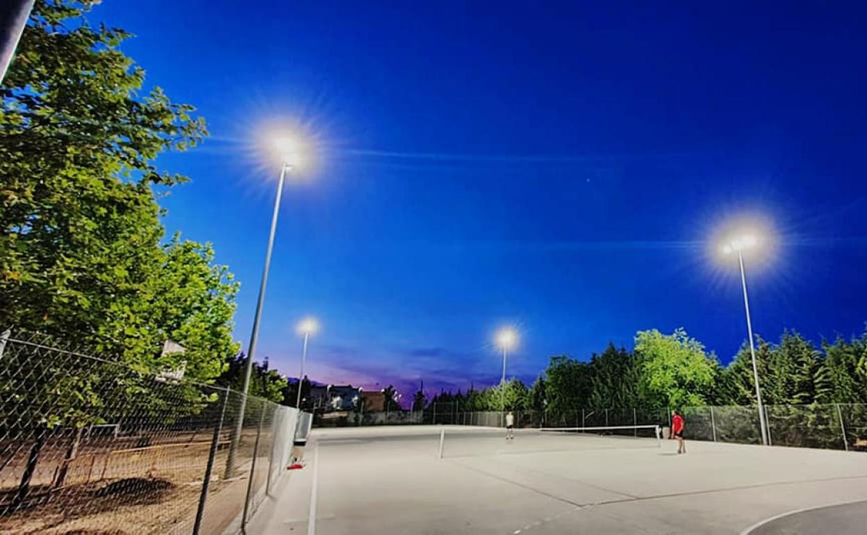 Ya hay iluminación en las pistas de tenis