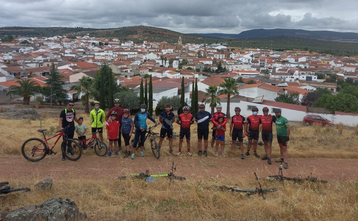 Participantes en el cerro de los Mártires