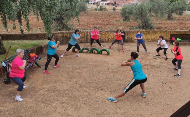 También se hacen ejercicios de estiramientos