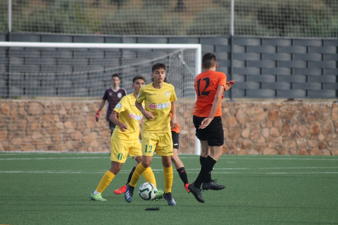 Fotos: Juveniles: Racing Valverdeño – Alconchel
