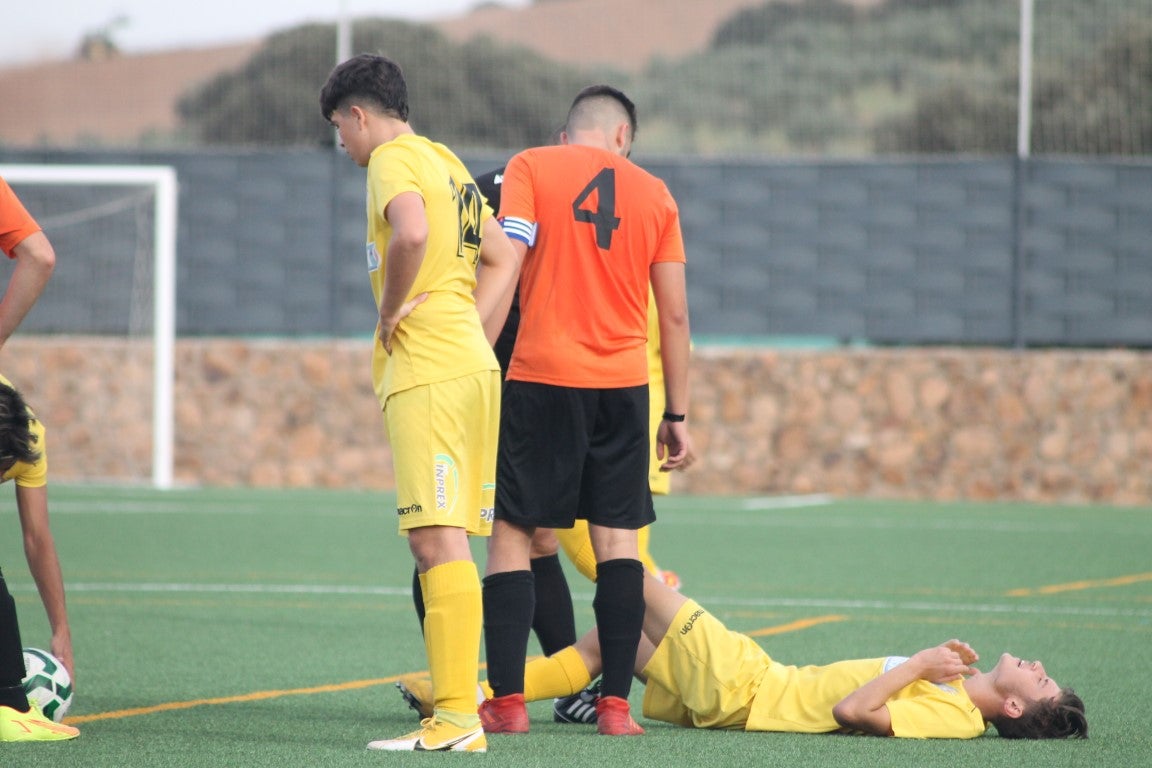 Fotos: Juveniles: Racing Valverdeño – Alconchel