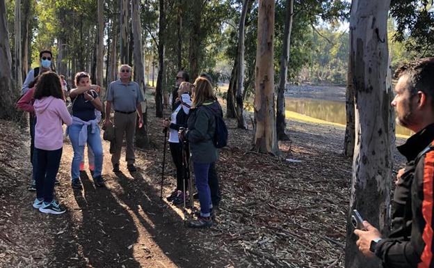 Los participantes por el pantano de Piedra Aguda