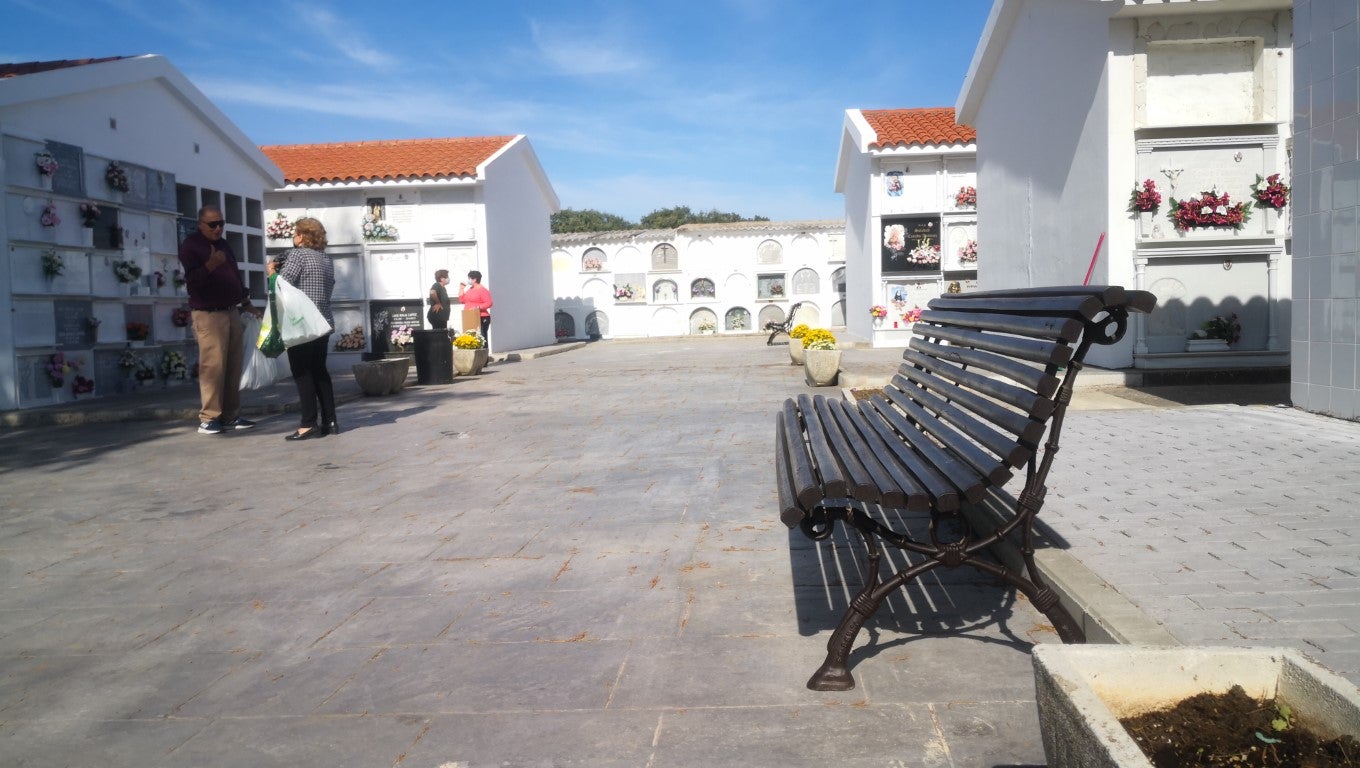 Imagen principal - Imágenes del cementerio