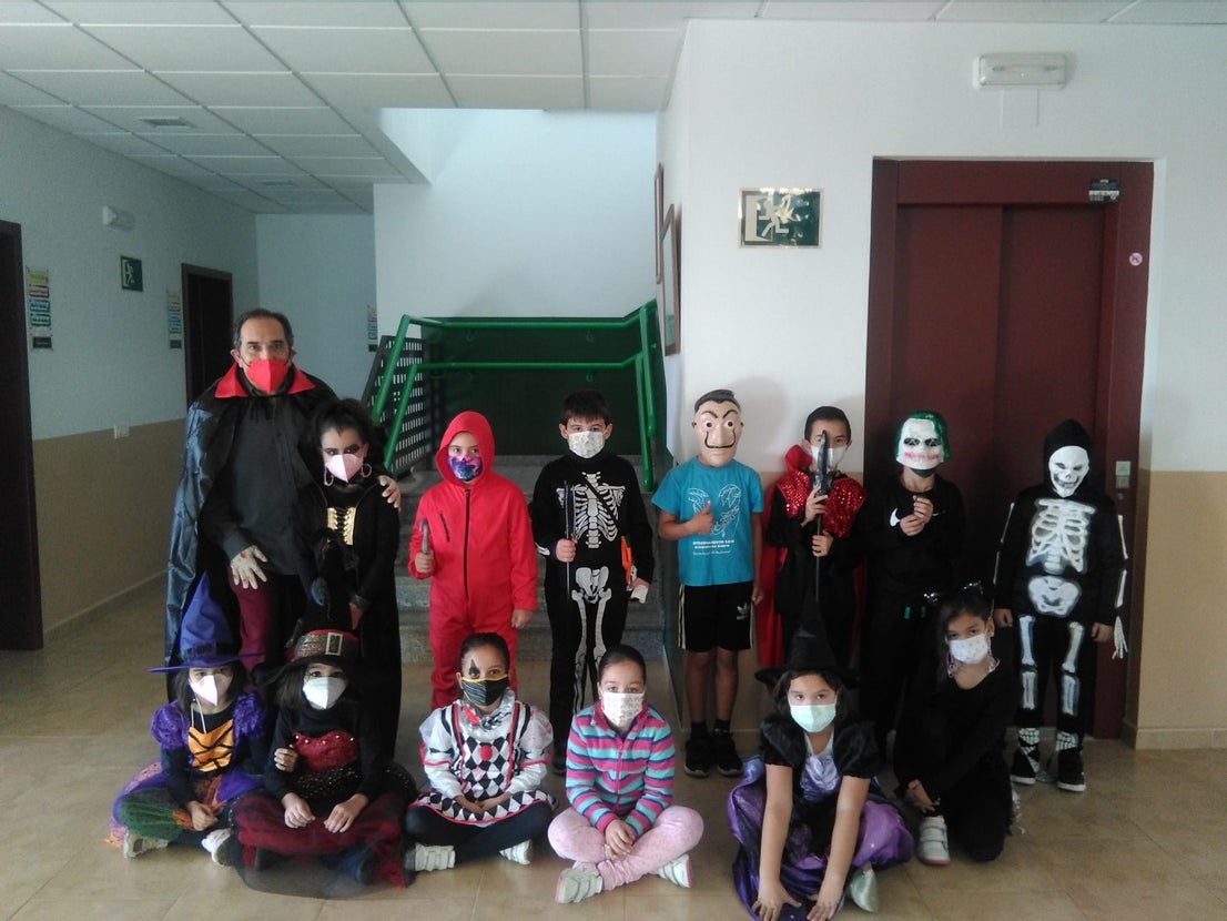 Fotos: Celebración de 'Todos los Santos' y Halloween en el Colegio Público 'César Hurtado Delicado'