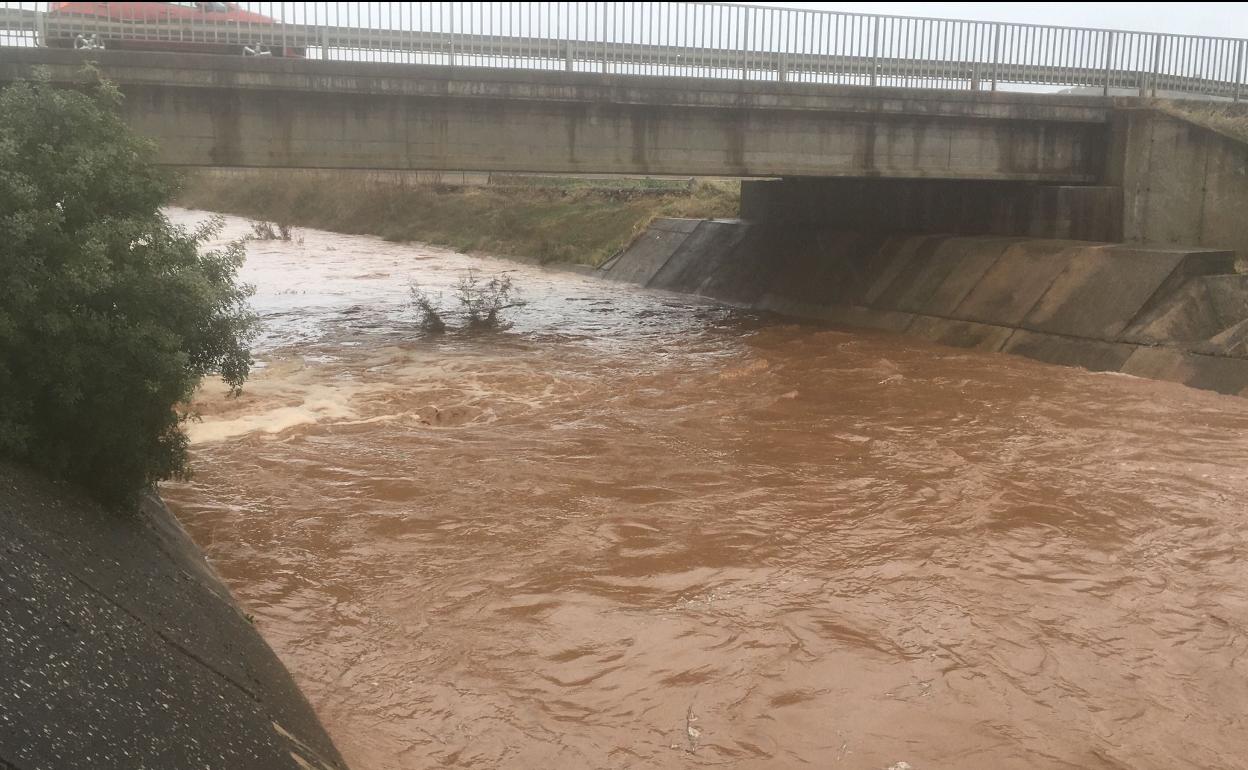 Arroyo a su paso por la carretera de Táliga