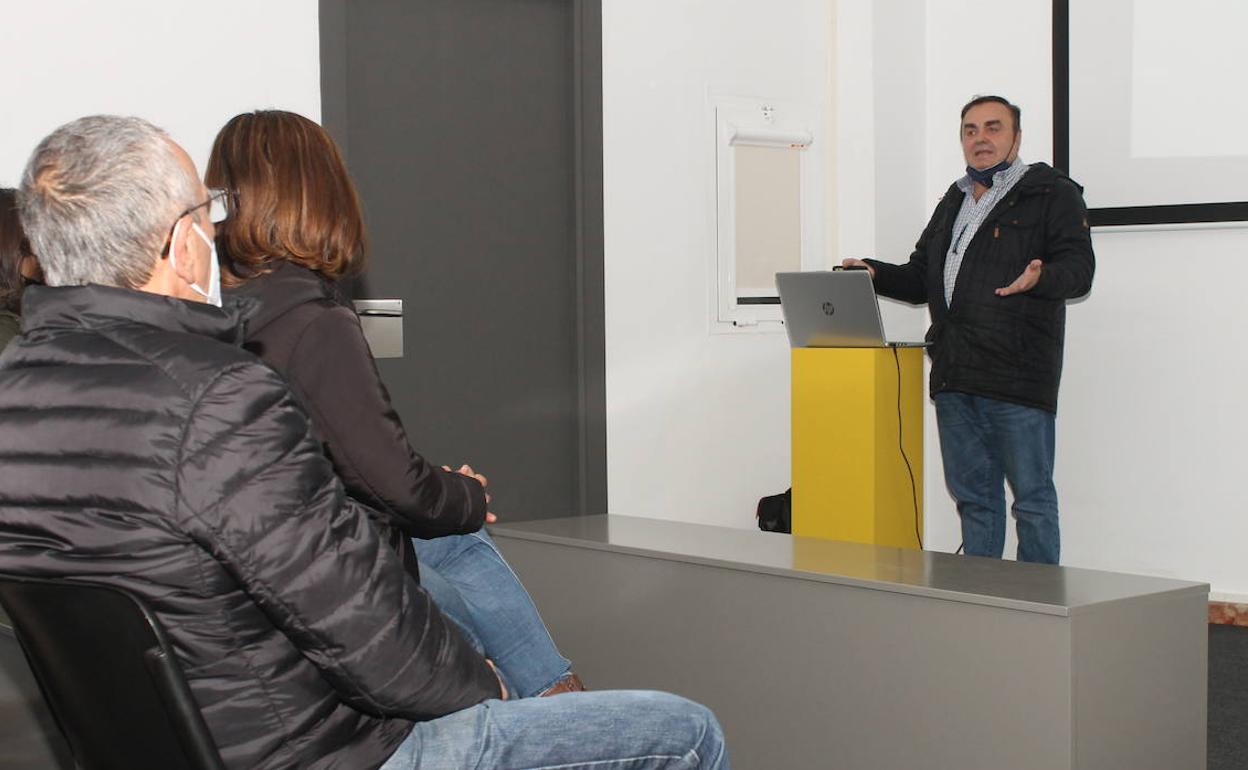 Fermín Mayorga durante la conferencia