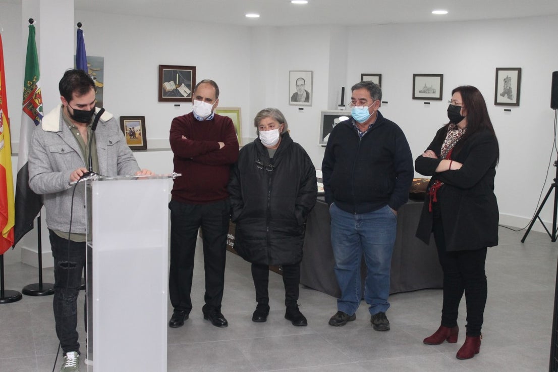 Fotos: Inauguración de la Exposición de Pintura de los Alumnos de Belén Rastrollo