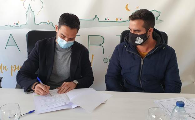 Firma con Laureano Rodríguez