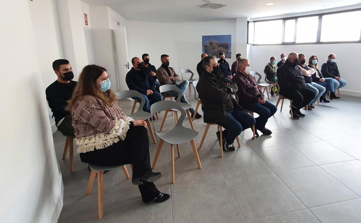 Asistentes a la firma de contratos