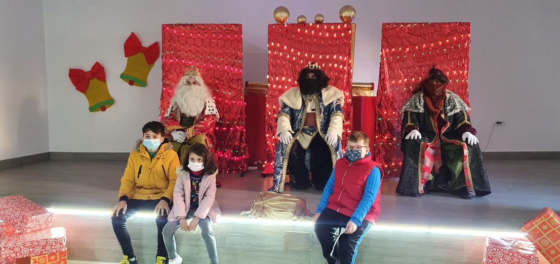 Fotos: Entrega de las cartas a SSMM Los Reyes Magos (03-01-2022)