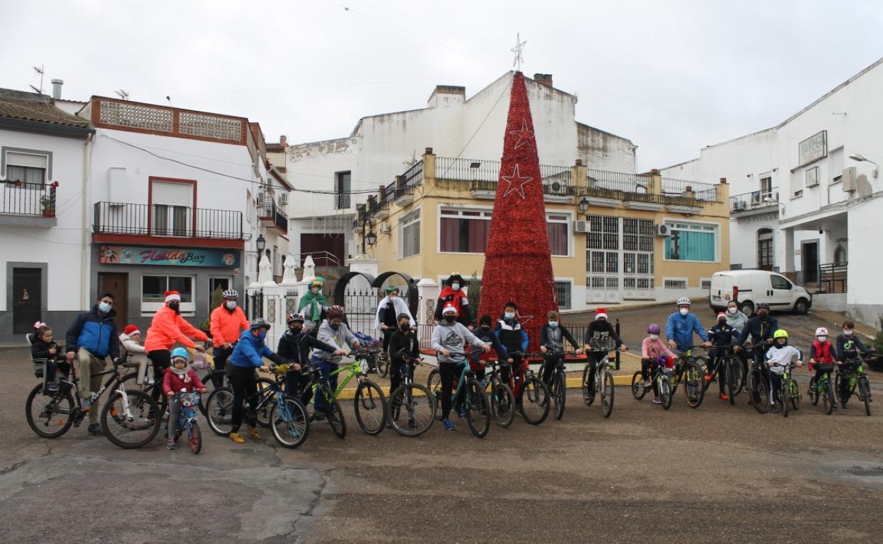 Participantes en el paseo navideño
