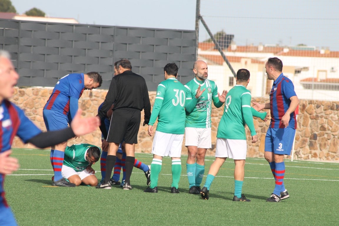 Fotos: Veteranos Valverde – CF Extremadura Veteranos