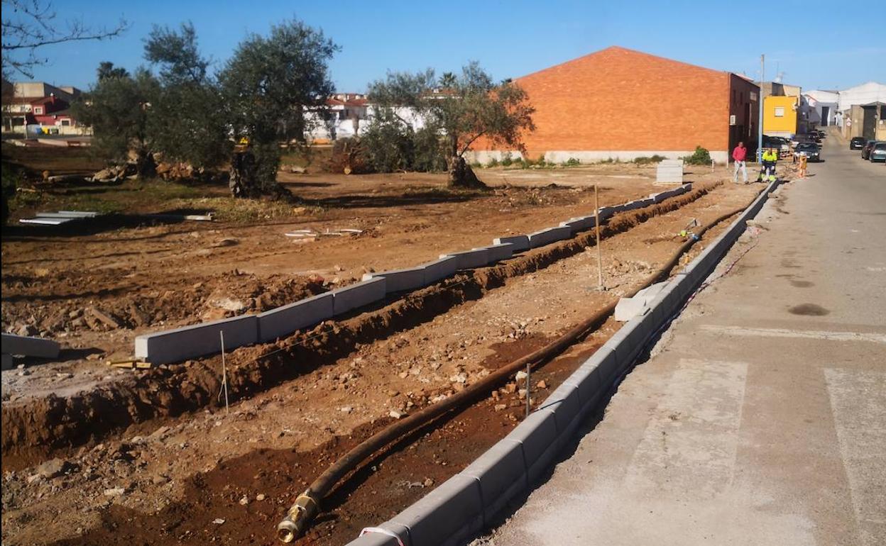Comienzan las obras del acerado en la calle Goleta
