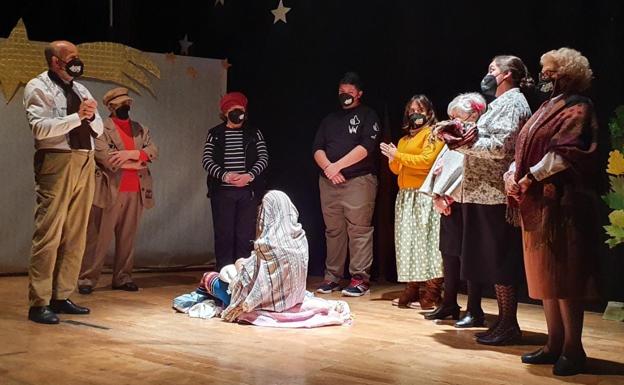 Imagen principal - Algunas imágenes de la representación