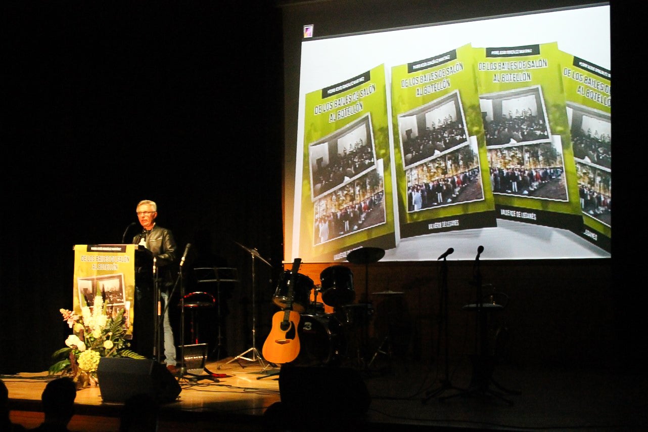 Fotos: Presentación del libro ‘De los bailes de salón al botellón’