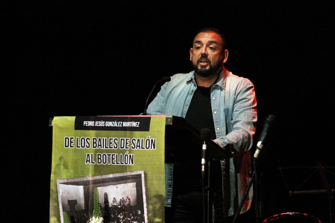Fotos: Presentación del libro ‘De los bailes de salón al botellón’