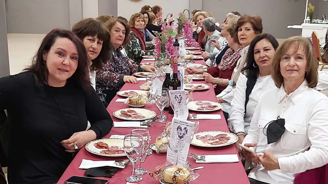 Fotos: Comida de convivencia de la Asociación de Mujeres