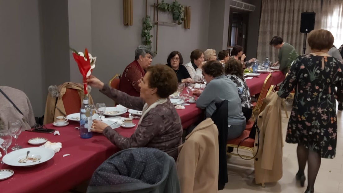 Fotos: Comida de convivencia de la Asociación de Mujeres