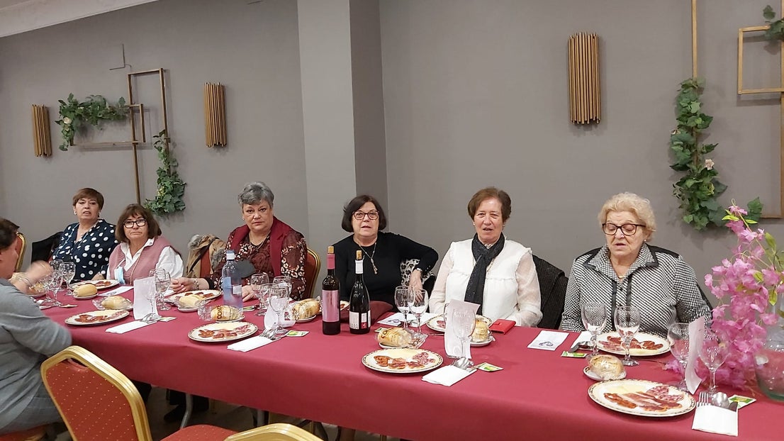 Fotos: Comida de convivencia de la Asociación de Mujeres