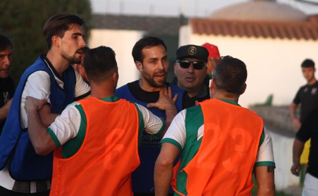 Imagen. El encuentro finalizó con una fuerte tangana entre jugadores y equipo técnico