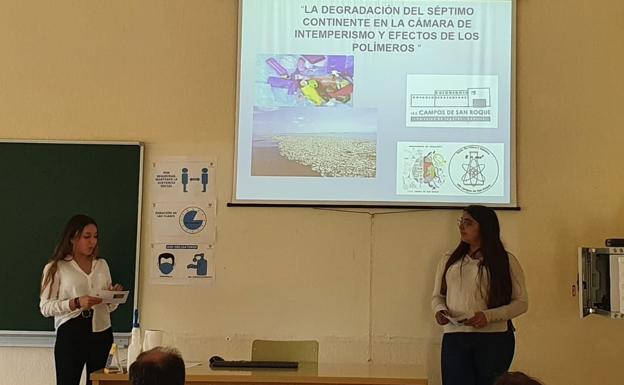 Durante la defensa del premio al IES Campos de San Roque en el certamen Investigar en Ciencia