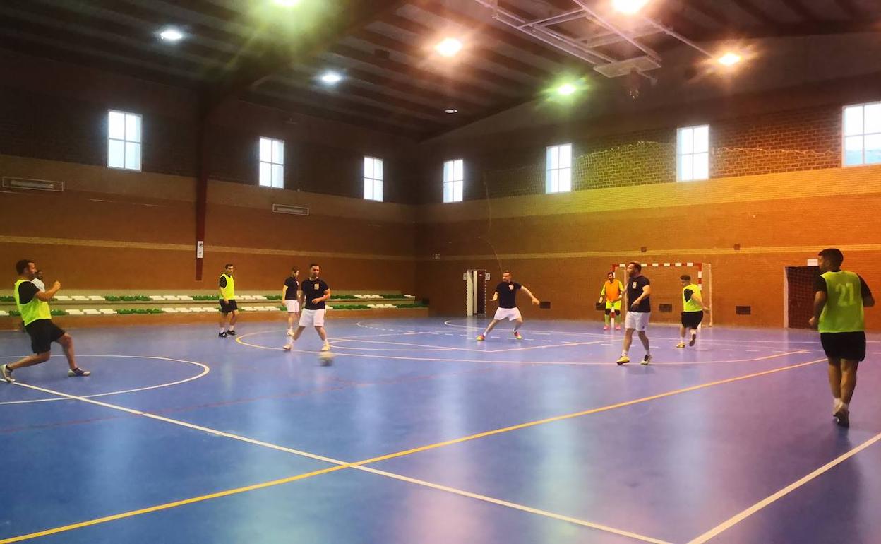 Fútbol Sala: Descansillo Kuiboclinics, Supermercado Alsara Almendral, Los Pepones y Tiki Taki FS jugarán la fase final de la liga de invierno de fútbol sala