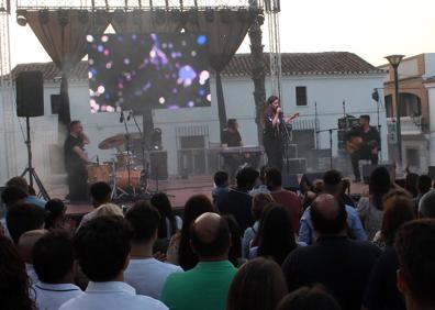 Imagen secundaria 1 - Subasta de ganado, concierto de Inma Vilchez y demostración de esquila