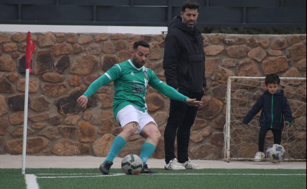 Nico fue el protagonista del partido de Veteranos Valverde