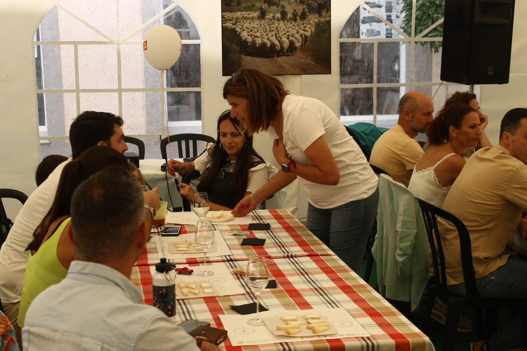 Fotos: XI 'Vive la Trashumancia' y III 'Feria del Queso Artesano' (V)