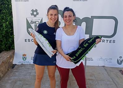 Imagen secundaria 1 - Arriba: campeones en plata. Abajo, subcampeonas en plata y Aitor Bravo, Director de la EMD