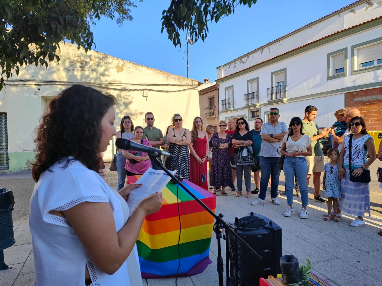 Fotos: Lectura del manifiesto en Conmemoración del Día Internacional del Orgullo LGTBI+