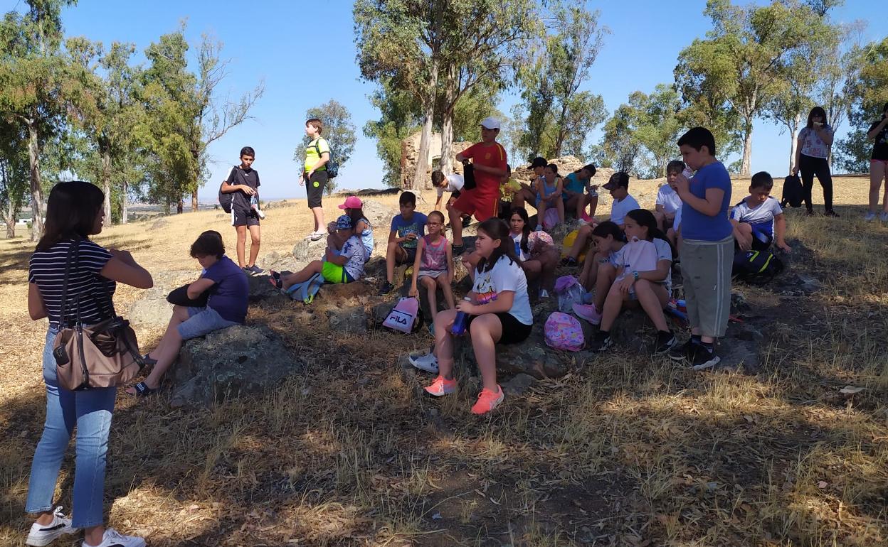 Los pequeños reciben explicaciones