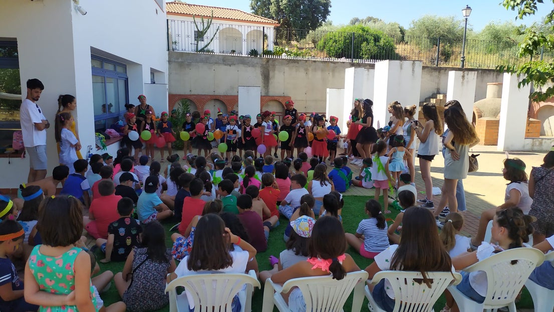 Fotos: Fiesta del final de la primera quincena del Campamento de Verano