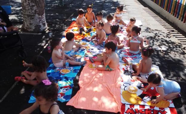 Fiesta del agua en la guardería municipal