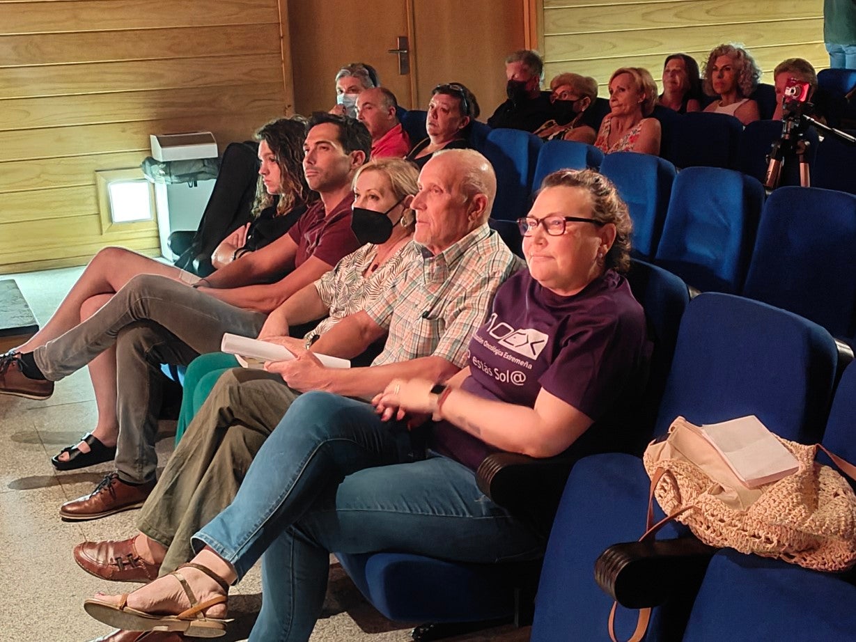 Fotos: Entrega de la recaudación de la venta del libro 'De los bailes de salón al botellón'